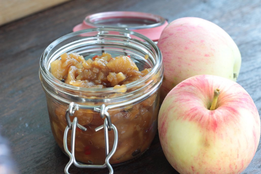 Apfelchutney selbstgemacht mit Äpfel aus dem Garten geht leicht