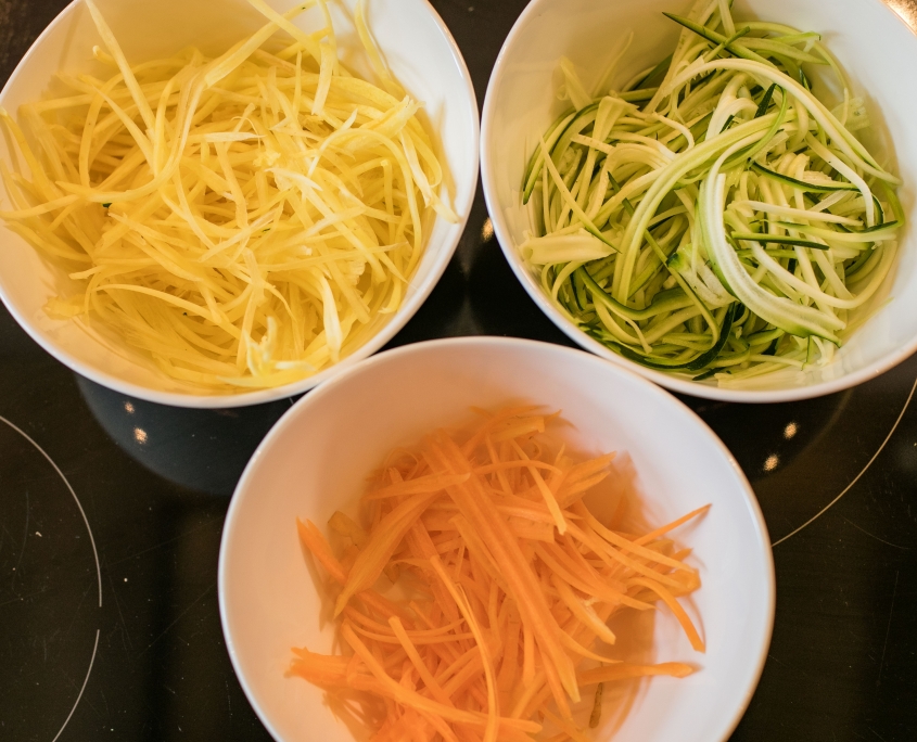 Dreierlei Gemüsespaghetti als Beilage - Saiblingsfilet Rezept