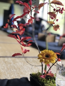 Meditationsraum im Zen Kloster vorbereiten